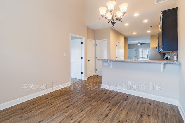 Foto del edificio - 7225 Deer Springs Way