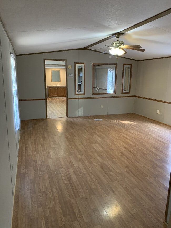Building Photo - Centre Mobile Home