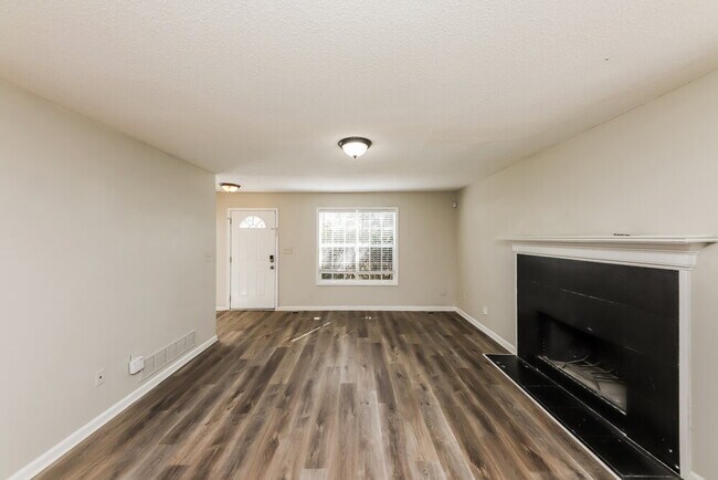 Foto del edificio - 7285 Hunters Ridge Dr