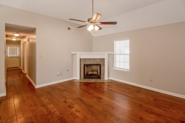 Building Photo - 7677 Fox Hunt Dr E
