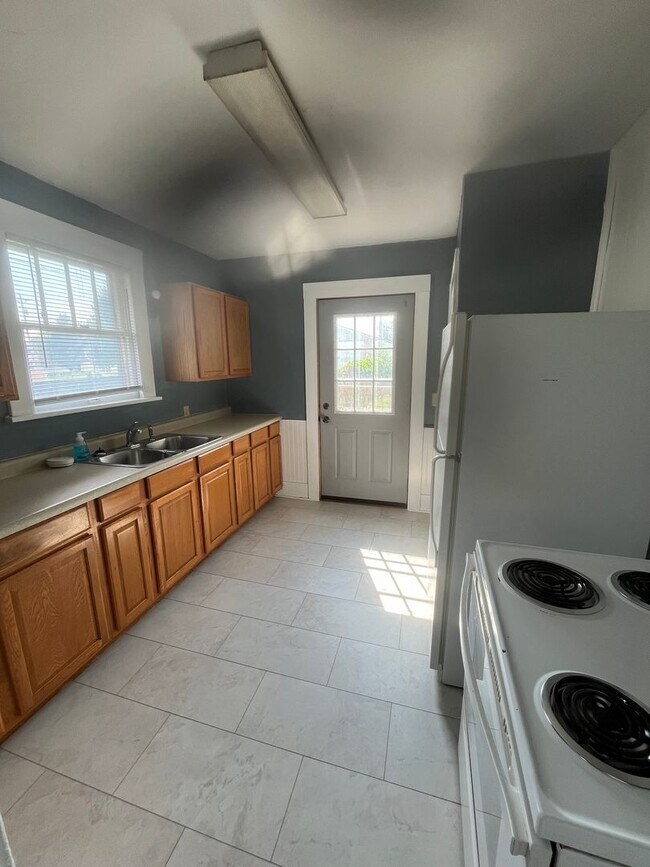 Foto del edificio - Cute 2 bedroom bungalow $795