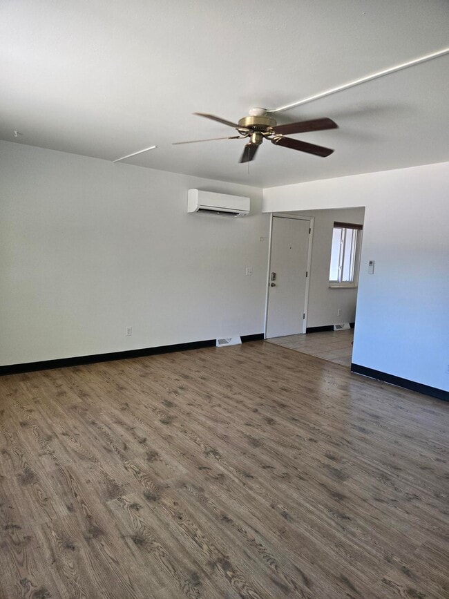 Spacious living area - 2751 Leisure Dr