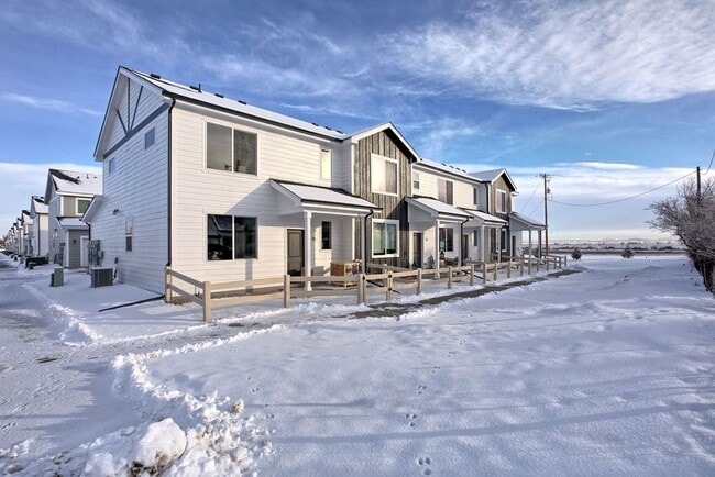 Foto del edificio - Beautiful Townhome For Lease