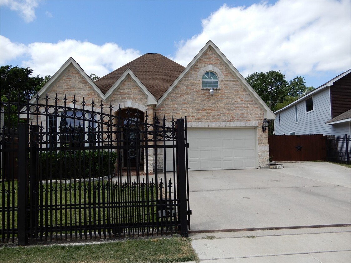 Foto principal - 13531 Russ Dr