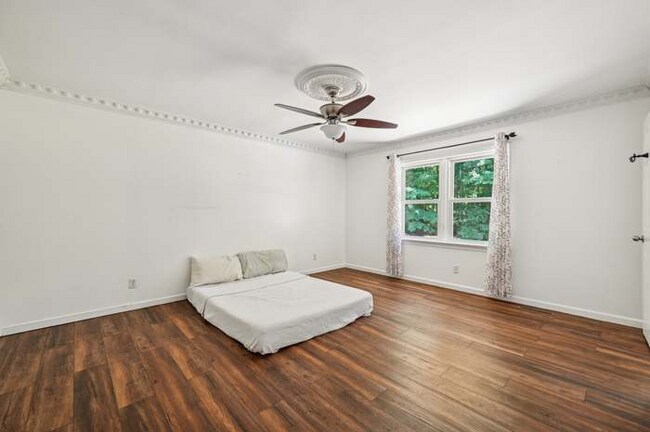 Building Photo - 404 Nob Hill Dr