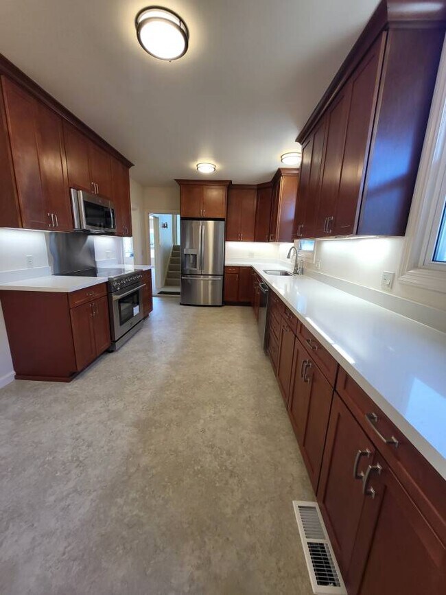 Building Photo - 1429 Thousand Oaks Blvd