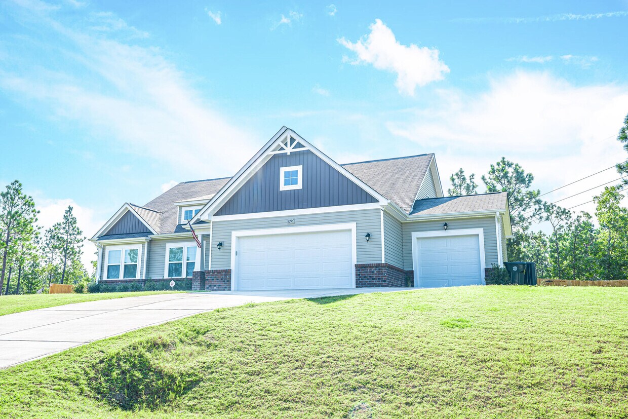 1295 Whitney Dr, Aberdeen, NC 28315 House Rental in Aberdeen, NC