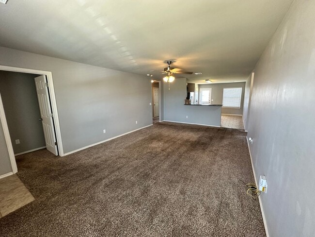 Foto del edificio - Beautiful 4 Bed 2 bath