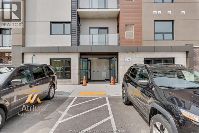 Building Photo - 728 Brownstone Dr