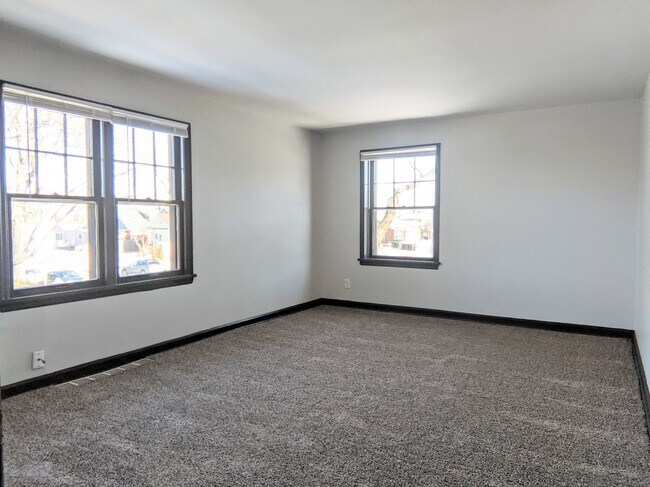 Foto del edificio - Hanscom Park Duplex