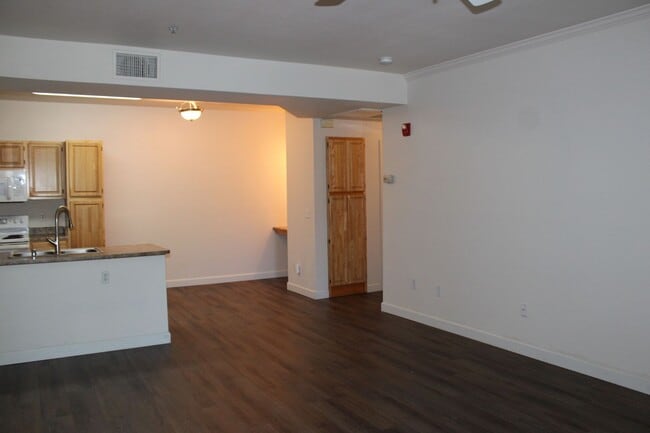 Building Photo - 501 Gibson Dr