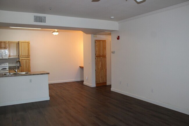 Foto del edificio - 501 Gibson Dr