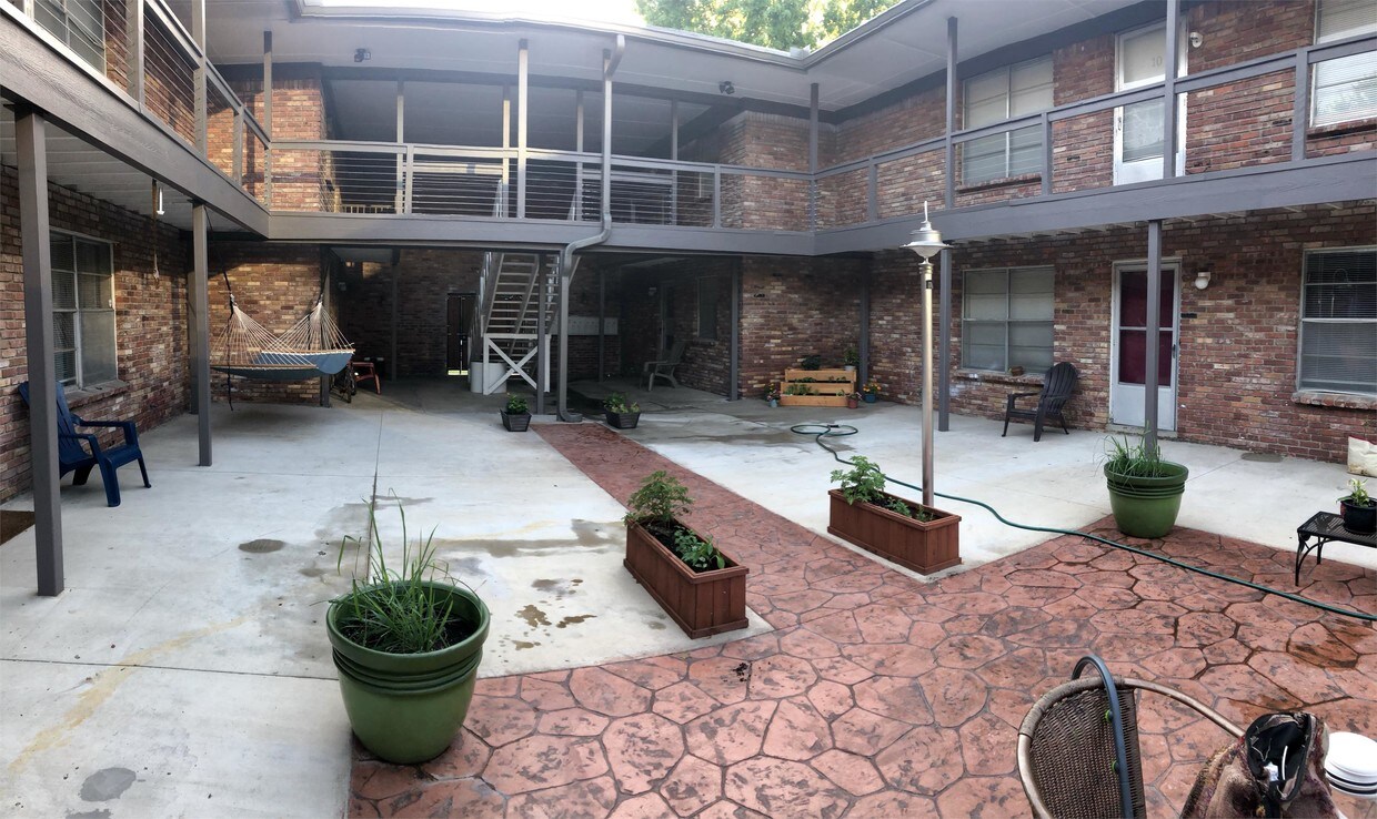 Foto principal - 1201 S Rockford Ave
