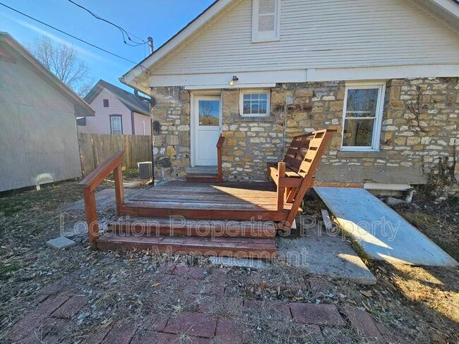 Building Photo - 1004 Rhode Island St