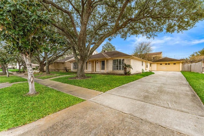 Foto del edificio - 7707 Claridge Dr