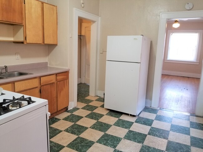 Building Photo - 975 N Washington St
