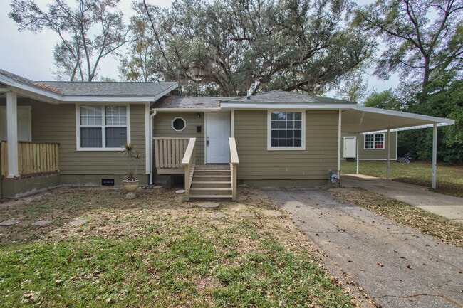 Photo - 2002 Apartment