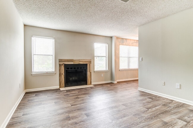 Building Photo - Summit Station