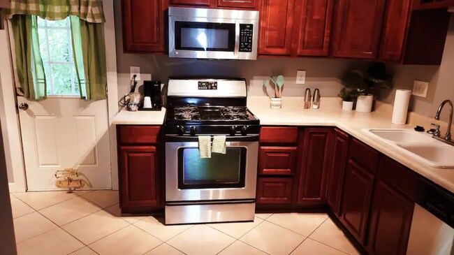 Kitchen - 3312 College St
