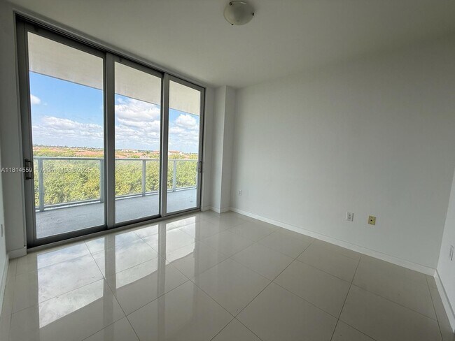 Foto del edificio - 7825 NW 107th Ave