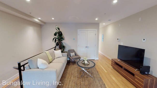 Building Photo - 1337 Spring Rd NW
