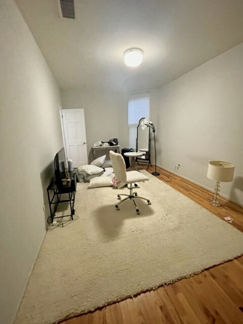 Foto del edificio - 2836 N Racine Ave