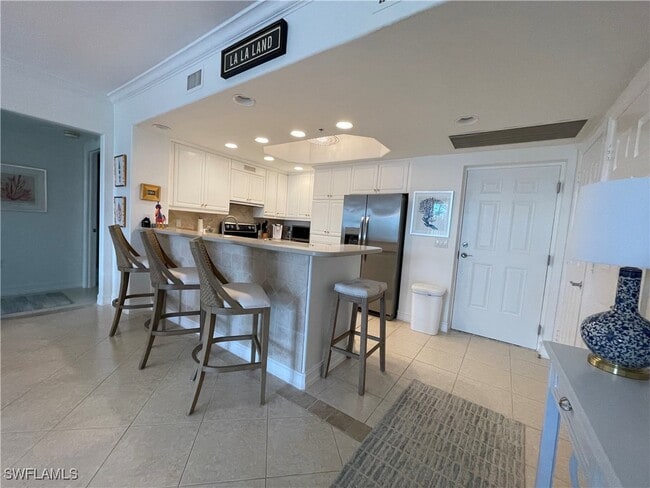 Building Photo - 2748 Tiburon Blvd E