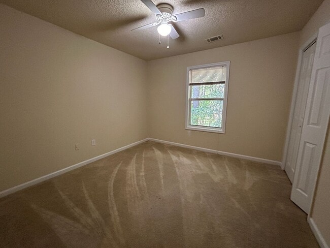 Foto del edificio - PRE-LEASE Fall 2025 - Spacious 5 bedroom 4...