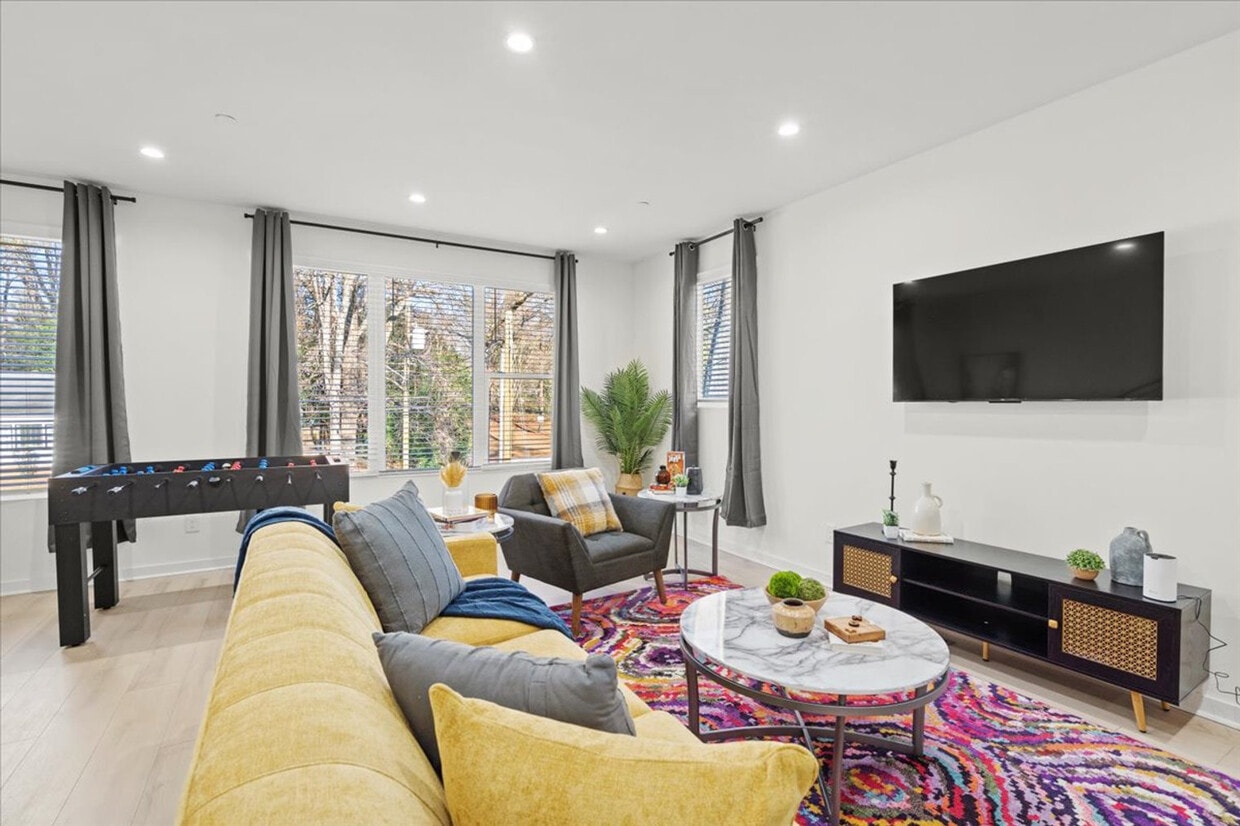 Primary Photo - 1111 Dade St