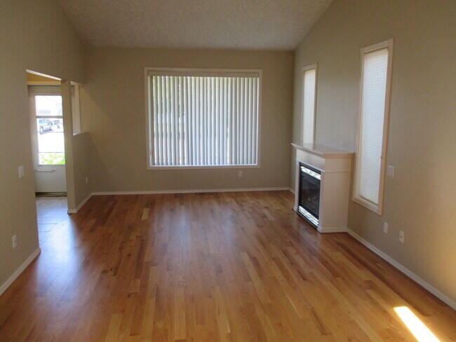 Building Photo - Three Bedroom Home in North Salem with Vaulted Ceiling and Skylight
