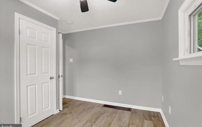 Building Photo - 1309 W 59th St