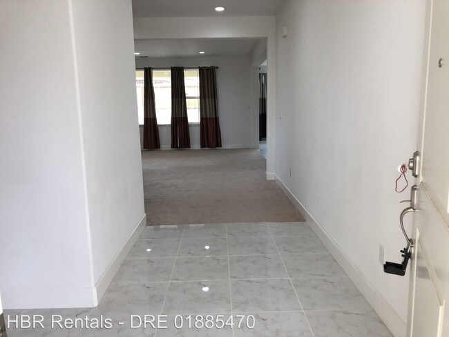 Building Photo - 4 br, 3.5 bath House - 371 W Aldrich Place