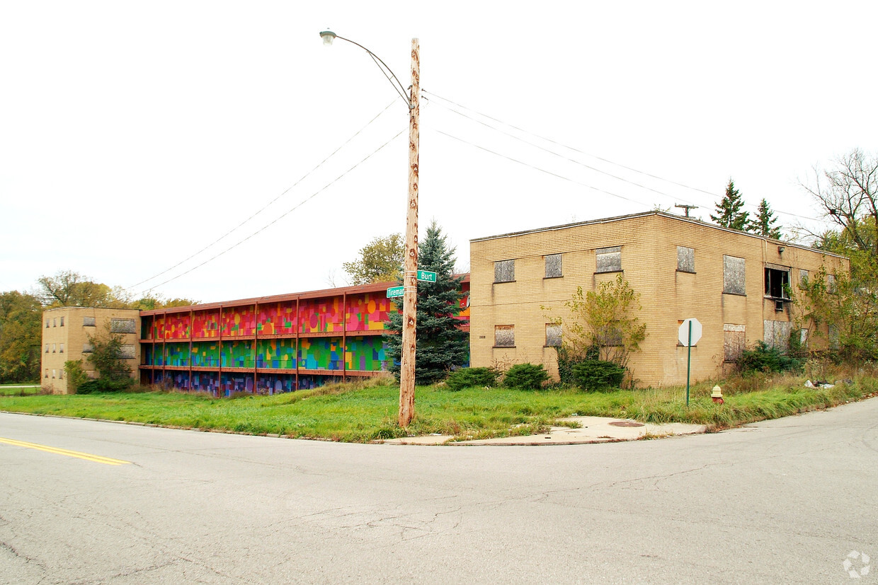 Primary Photo - Elmira apartments