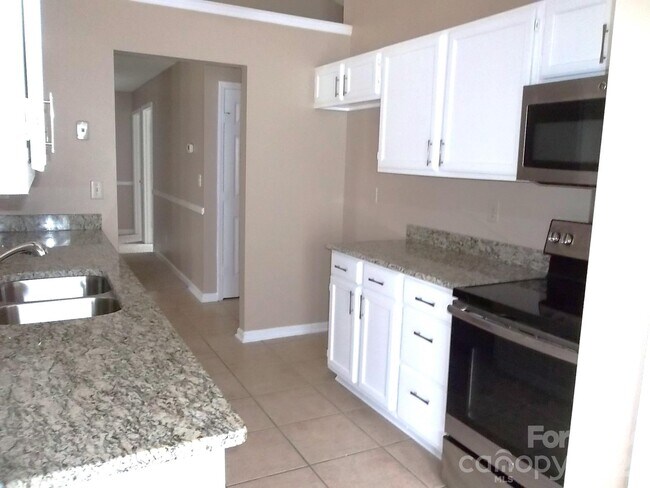 Building Photo - 115 W Bank Dr