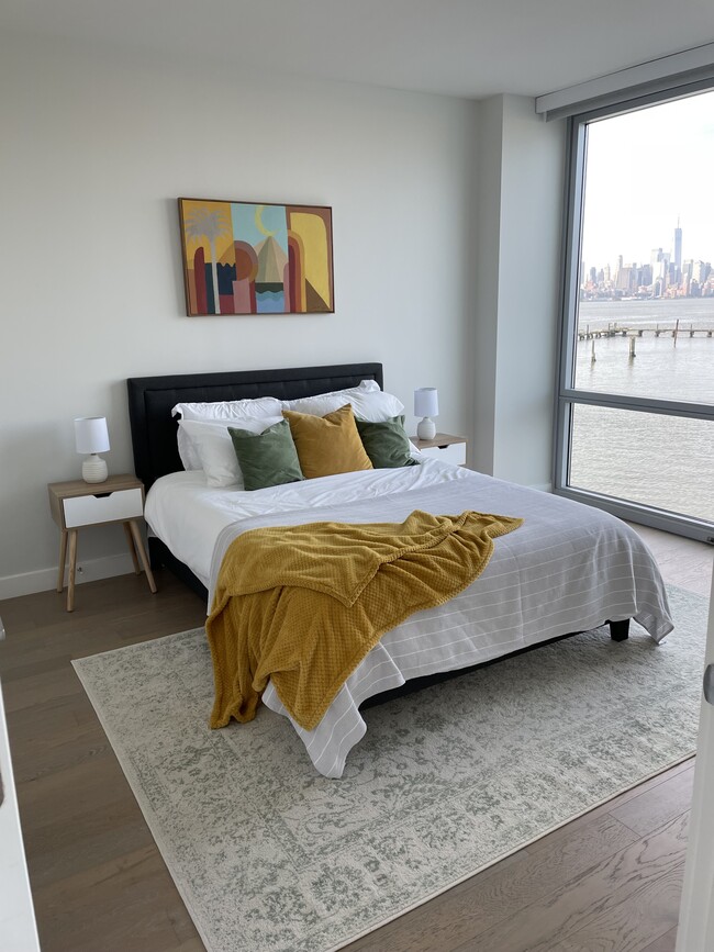 Dormitorio con cama Queen - 1200 Harbor Blvd