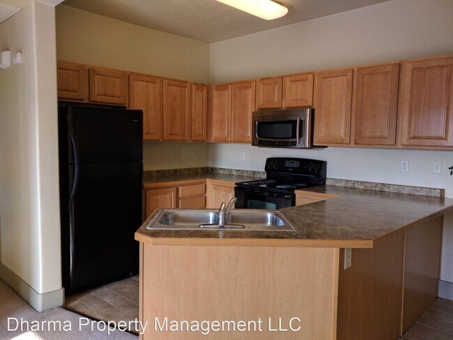 Building Photo - 67 200 N