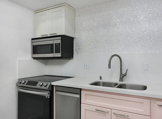 Foto del edificio - 969 Hilgard Ave