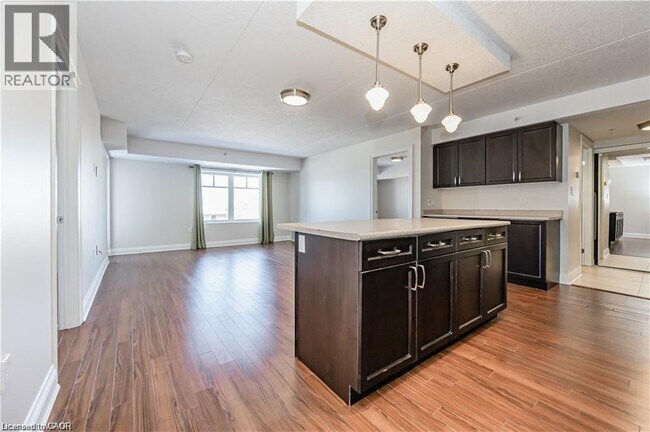 Photo du bâtiment - 776 Laurelwood Dr