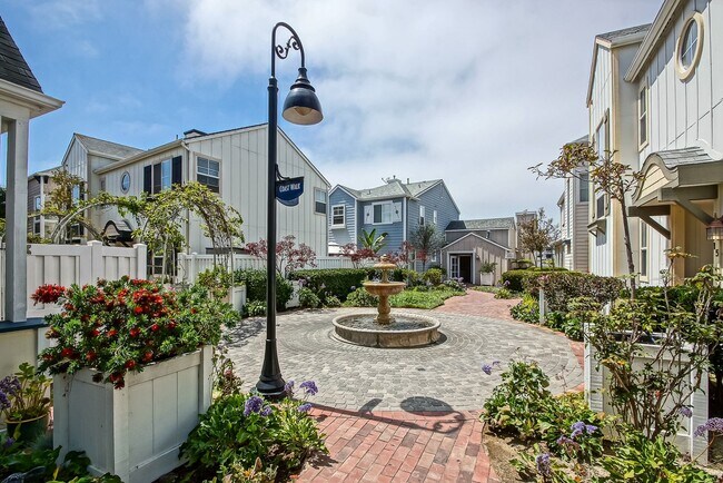 Foto del edificio - BEAUTIFUL, BRIGHT & AIRY, 3BR2.5BA TOWNHOM...