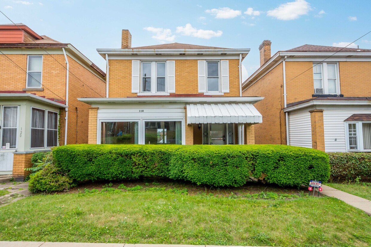 Primary Photo - AVAILABLE AUGUST 1ST!! BEAUTIFUL 3 BEDROOM...