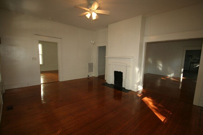 Foto del edificio - Spacious 3 Bedroom 2 Bath Trinity Park Hou...