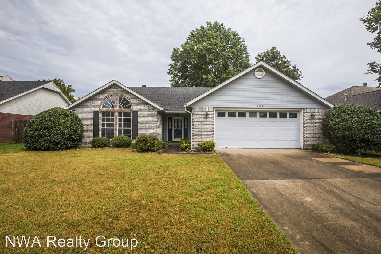 Primary Photo - 3 br, 2 bath House - 3507 W. Beech Drive