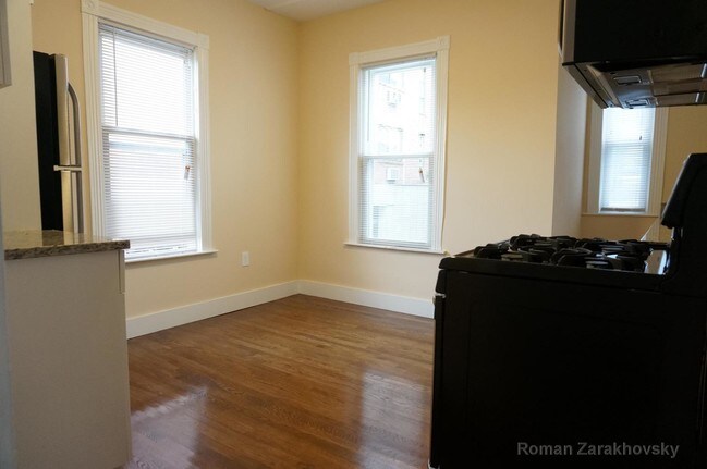 Building Photo - 272 Highland Ave