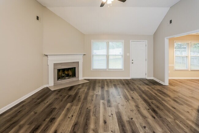 Foto del edificio - 6855 Blue Lake Ln