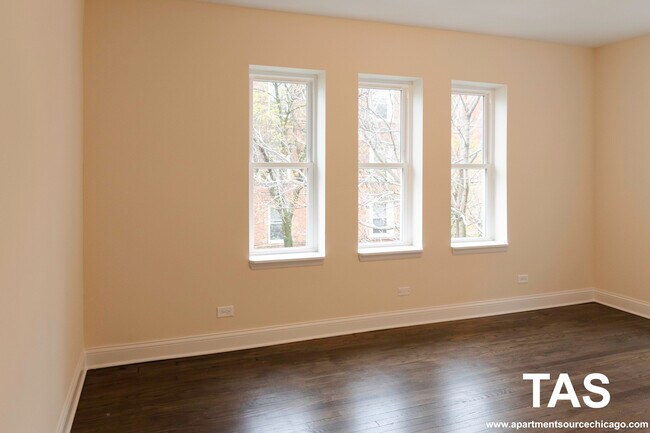 Foto del edificio - 2357 N Drake Ave