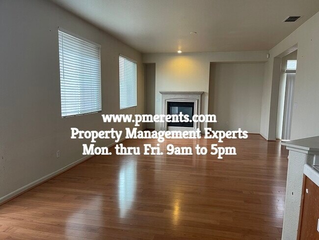 Building Photo - 4212 Red Oak Ln