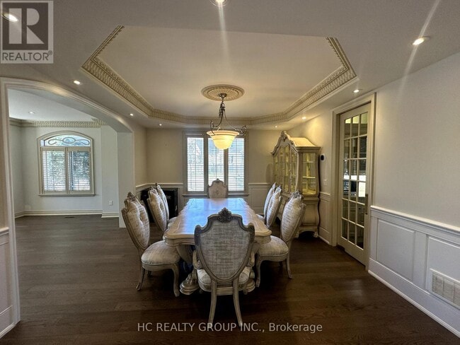 Building Photo - 2 Sanibel Crescent