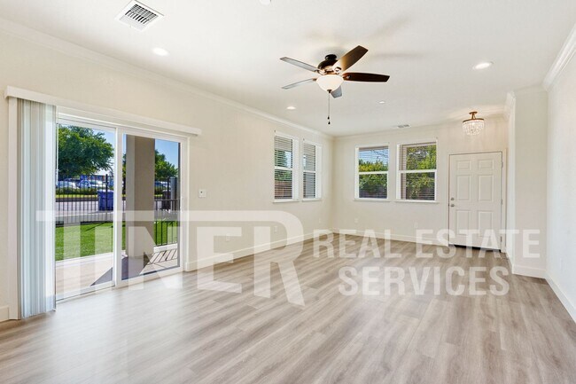 Building Photo - Newer Build 3 Bedroom Home