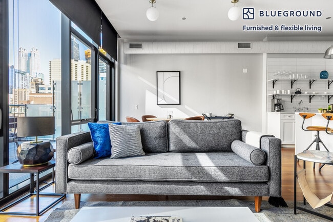 Building Photo - 676 North LaSalle Drive-SI FL7-ID324