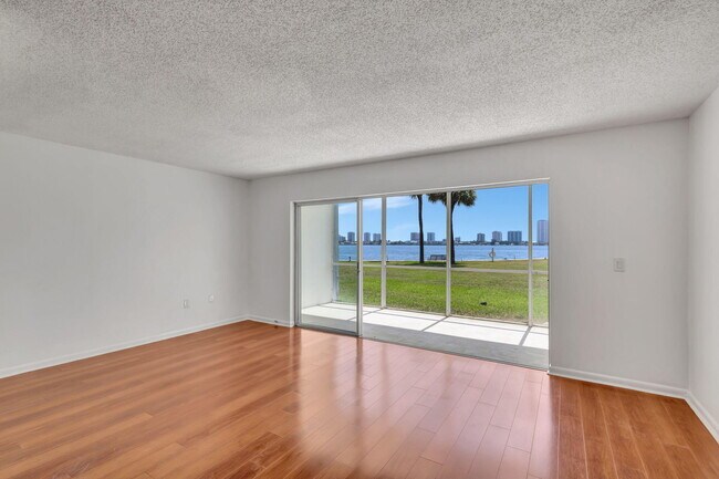 Foto del edificio - 2936 Lake Shore Dr